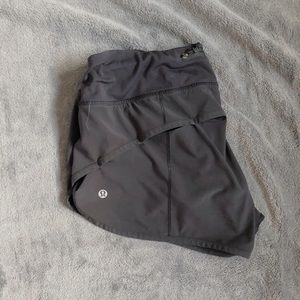2.5” lulu shorts!✨